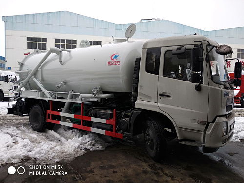 東風(fēng)吸污車廠家報(bào)價(jià) 吸污車廠報(bào)價(jià) 東風(fēng)吸污車