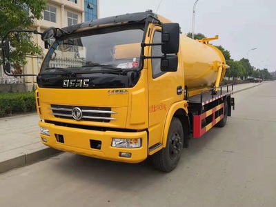 東風(fēng)8噸吸污吸糞車(chē)配置詳解——高效化糞池清理專業(yè)設(shè)備